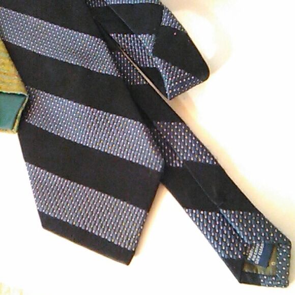 Liberty and Calvin Klein Bundle of Silk Ties - Picture 2 of 7